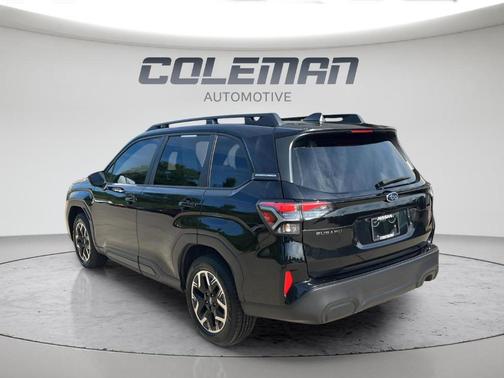 Crystal Black Silica 2025 Subaru Forester Premium