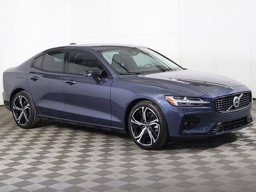 2024 Volvo S60 B5 Core Dark Theme