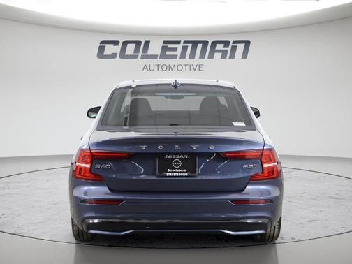 2024 Volvo S60 B5 Core Dark Theme