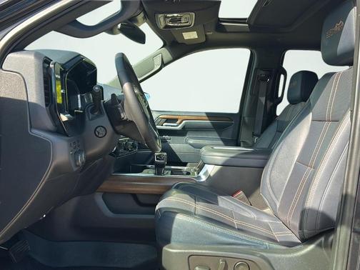 Black 2022 Chevrolet Silverado 1500 High Country