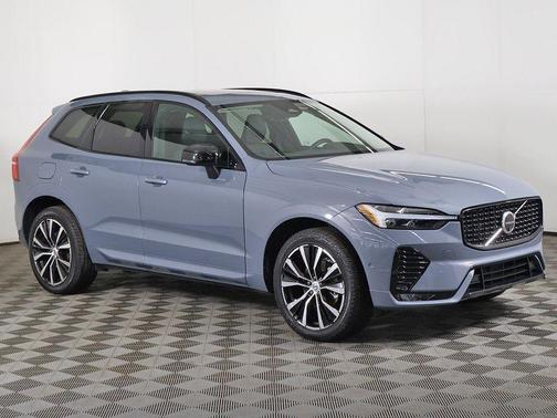 2024 Volvo XC60 B5 Plus Dark Theme