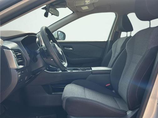Brilliant Silver Metallic 2023 Nissan Rogue SV