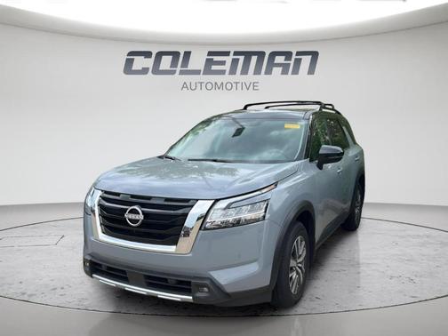 2 Tone Gray / Black Roof 2023 Nissan Pathfinder SL