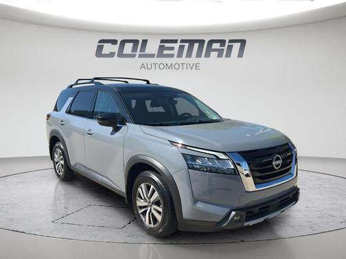 2 Tone Gray / Black Roof 2023 Nissan Pathfinder SL