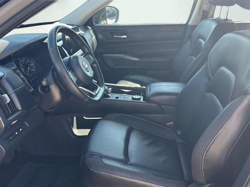 2 Tone Gray / Black Roof 2023 Nissan Pathfinder SL