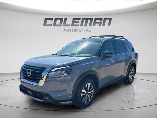 2 Tone Gray / Black Roof 2023 Nissan Pathfinder SL