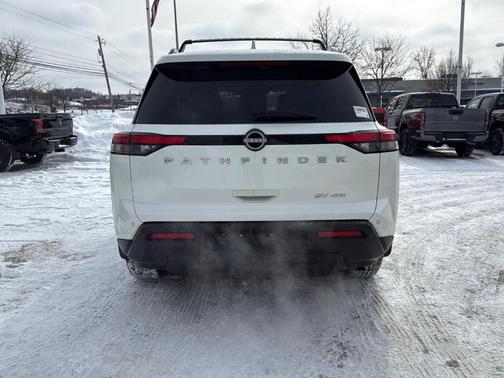 2022 Nissan Pathfinder SV
