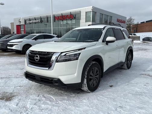 2022 Nissan Pathfinder SV