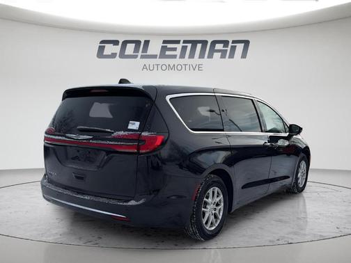 2023 Chrysler Pacifica Touring-L