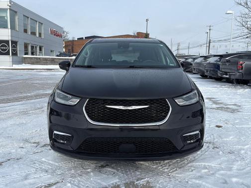 2023 Chrysler Pacifica Touring-L