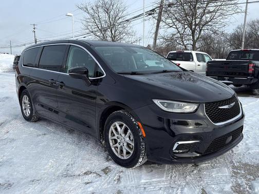 2023 Chrysler Pacifica Touring-L