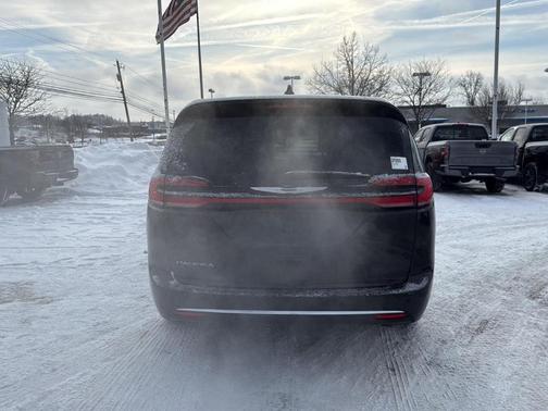 2023 Chrysler Pacifica Touring-L