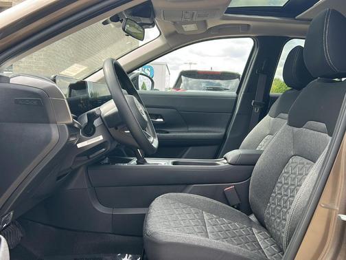 Canyon Bronze M 2026 Nissan Kicks SV