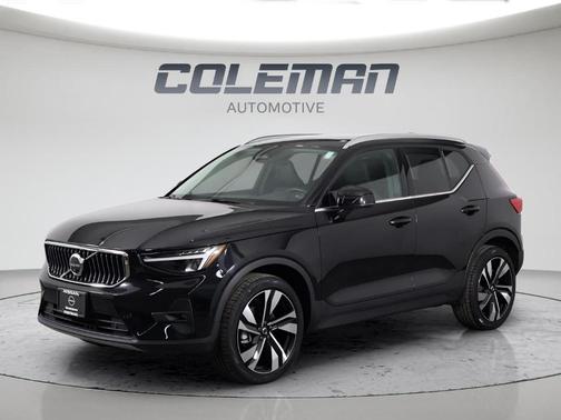 2023 Volvo XC40 B5 Plus Bright Theme