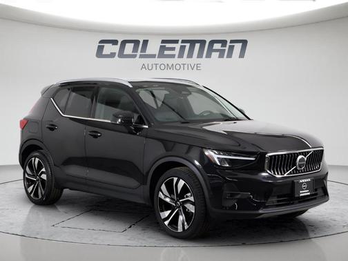 2023 Volvo XC40 B5 Plus Bright Theme