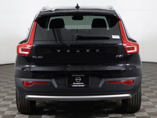 2023 Volvo XC40 B5 Plus Bright Theme
