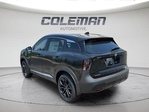 Super Black 2026 Nissan Kicks SR
