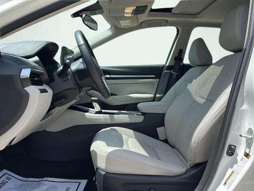 White 2023 Nissan Altima 2.5 SL