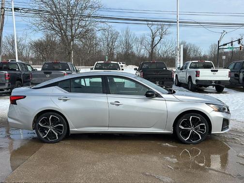 2024 Nissan Altima 2.5 SR