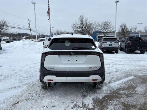 2026 Nissan Kicks SR