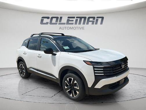 2t Wht Blk Roof 2026 Nissan Kicks SV
