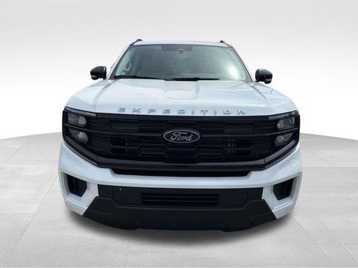 Star White Metallic Tri-Coat 2026 Ford Expedition Max Active 4x4