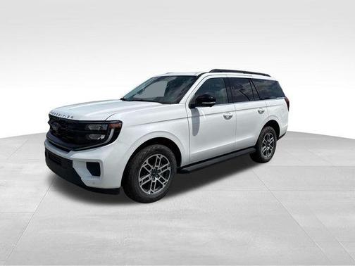 Star White Metallic Tri-Coat 2026 Ford Expedition Active