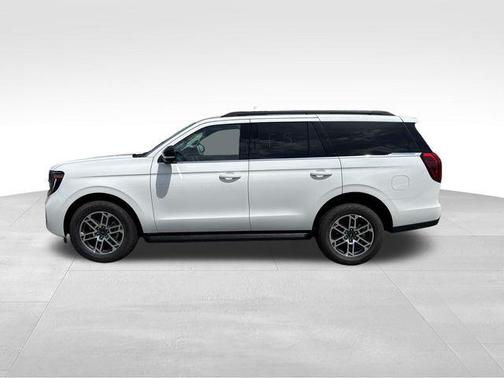 Star White Metallic Tri-Coat 2026 Ford Expedition Active