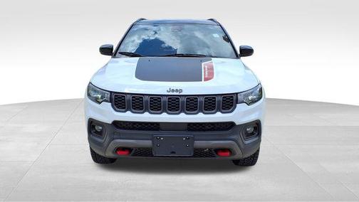 Bright White Clearcoat 2025 Jeep Compass Trailhawk