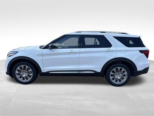 Star White Metallic Tri-Coat 2026 Ford Explorer Platinum