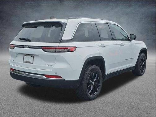 Bright White Clearcoat 2024 Jeep Grand Cherokee Limited