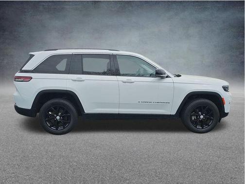 Bright White Clearcoat 2024 Jeep Grand Cherokee Limited