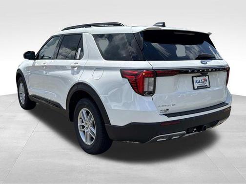 Star White Metallic Tri-Coat 2026 Ford Explorer Active