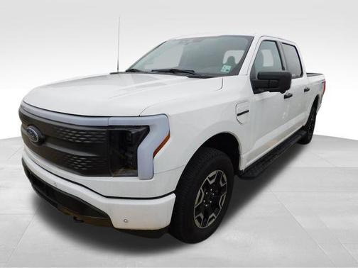 Oxford White 2023 Ford F-150 Lightning XLT