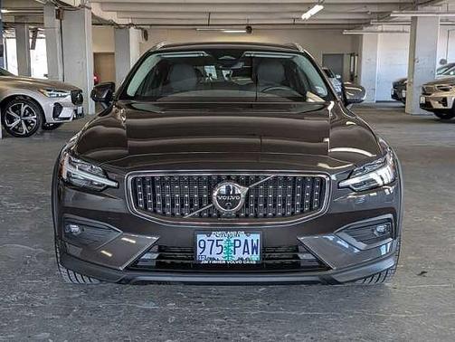 2023 Volvo V60 Cross Country Plus