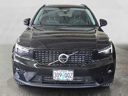 Onyx Black 2025 Volvo XC40 Plus