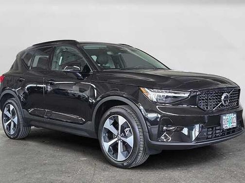 Onyx Black 2025 Volvo XC40 Plus
