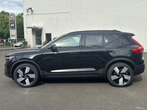 2024 Volvo XC40 Recharge Pure Electric Plus