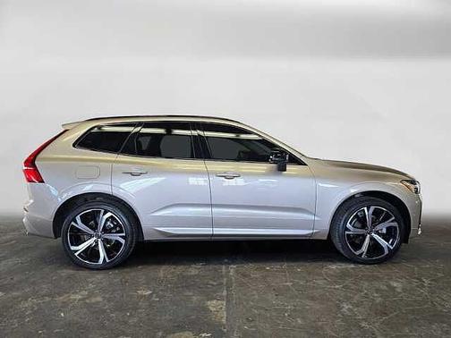 2023 Volvo XC60 B5 AWD Ultimate Dark