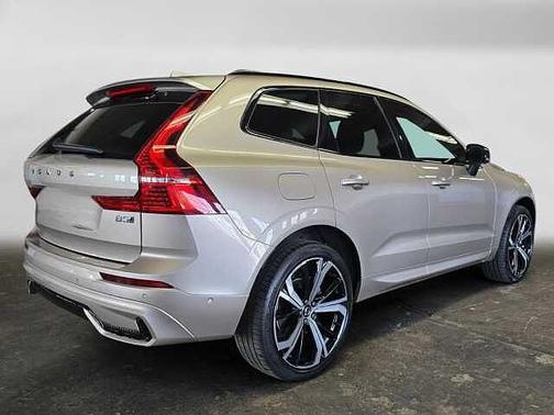 2023 Volvo XC60 B5 AWD Ultimate Dark