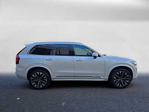 2025 Volvo XC90 Plus