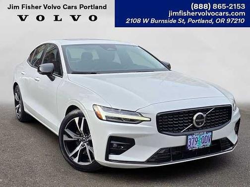 Crystal White 2024 Volvo S60 Plus