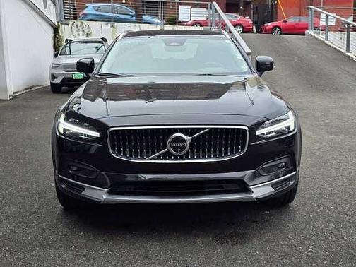 2024 Volvo V90 Cross Country Plus
