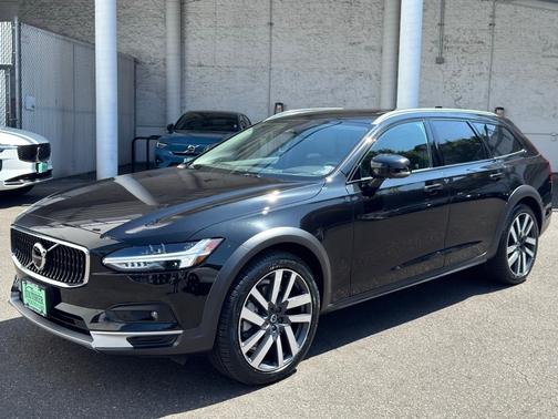 2022 Volvo V90 Cross Country B6 AWD
