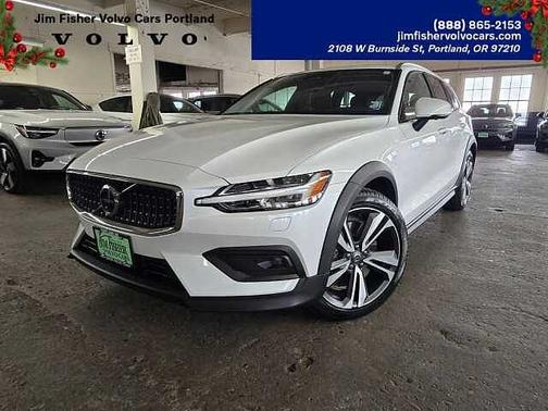 2024 Volvo V60 Cross Country Plus