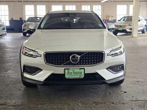 2024 Volvo V60 Cross Country Plus