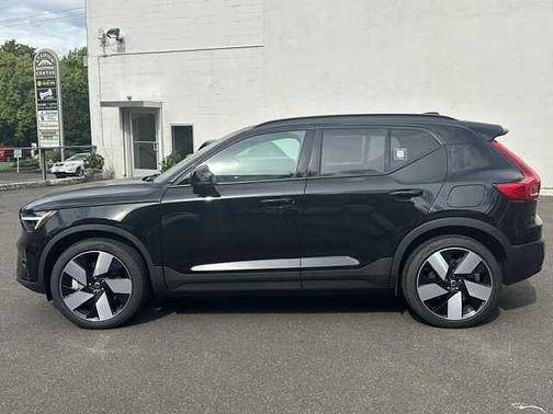2024 Volvo XC40 Plus