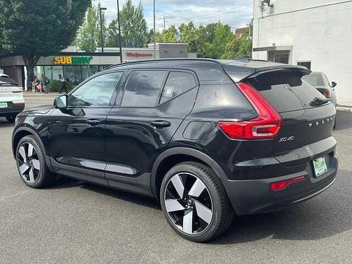 2024 Volvo XC40 Plus