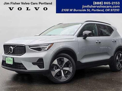 Vapour Grey 2024 Volvo XC40 Core