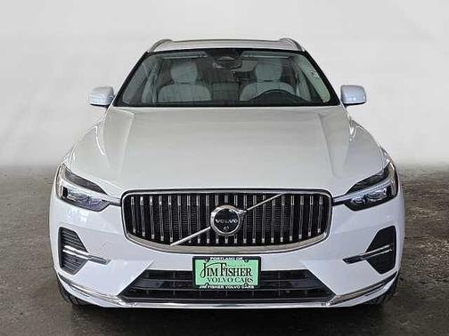 Crystal White 2023 Volvo XC60 Plus